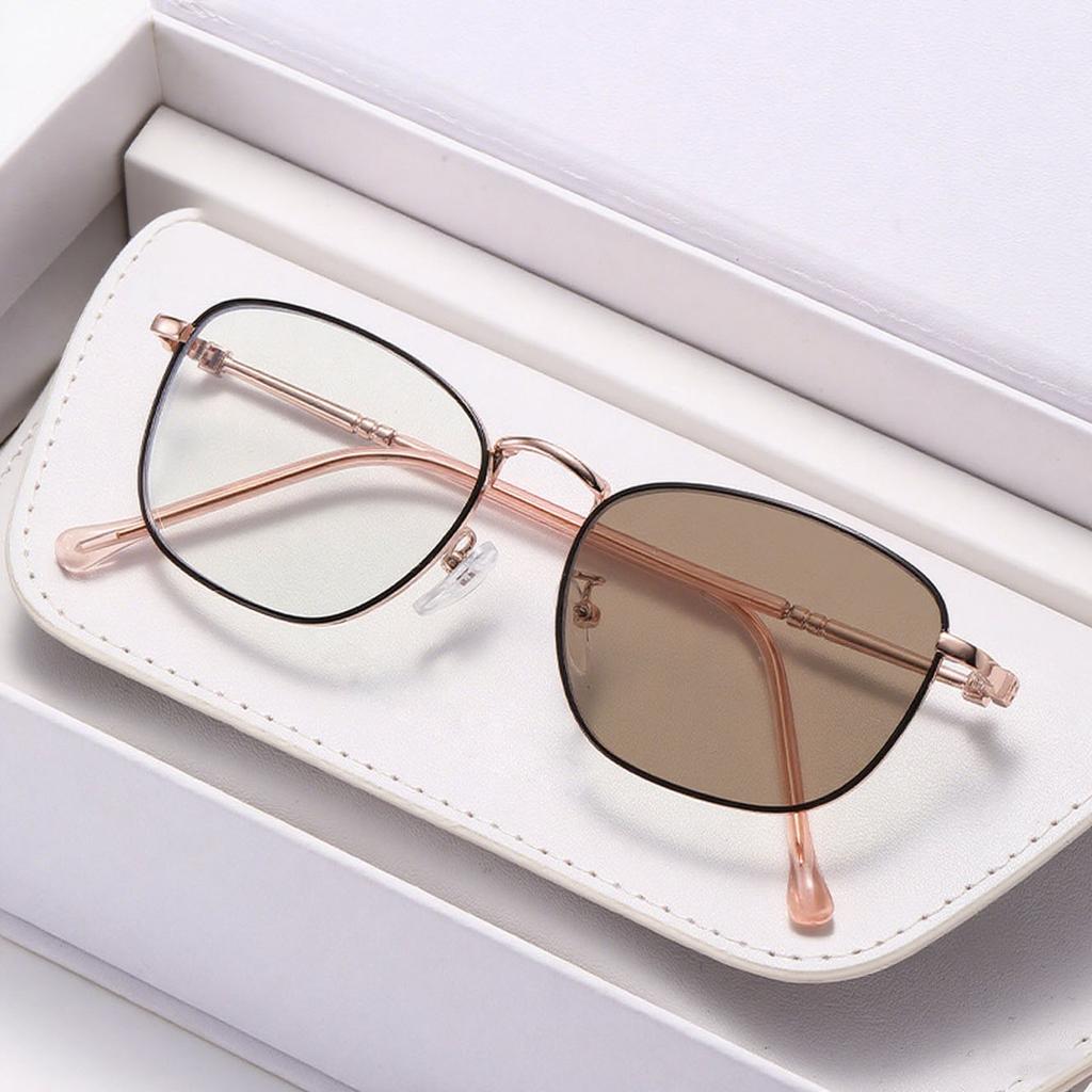 New Trend Pochromic Reading Glasses Women and Men Ultralight  Metal Frame Anti Blue Light Color Changing Far Sighted Glasses
