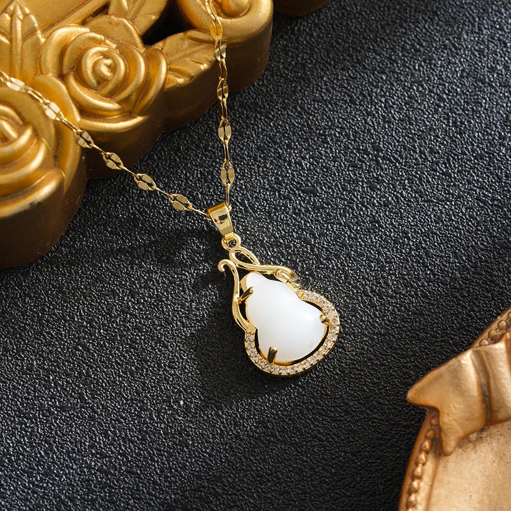 Elegant European & American Style Korean Stone Gourd Pendant Necklace, Fashionable Clavicle Chain, Internet Celebrity Inspired.