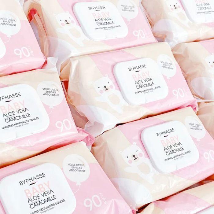 Lingettes bébé nettoyantes visages et corps x90