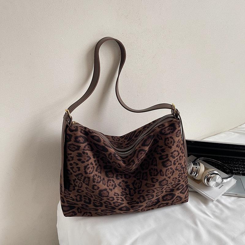 Suede Bag Women's Large Capacity 2025 New Autumn and Winter Matte Retro Messenger Bag Casual Commuter Tote Bag