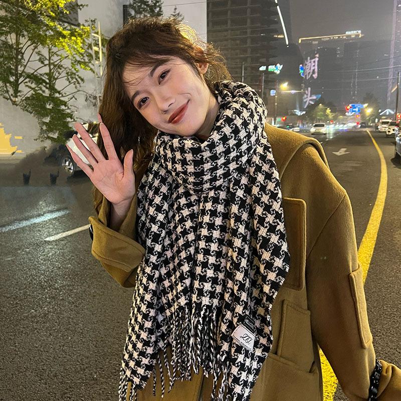 Autumn and winter Korean version of street fashion versatile plaid scarf female retro versatile thickened warm scarf student couple
