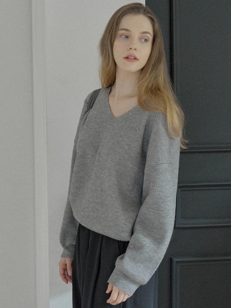 AVANT-G V-Neck Oversized Knit Pullover - Gray