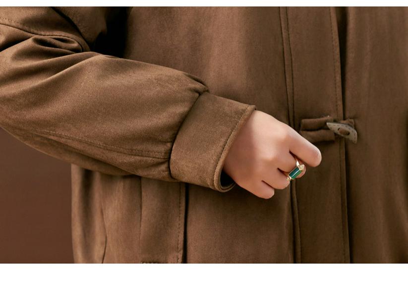 Mom's Stylish 2025 Lamb Wool Padded Jacket: Elegant Lapel Design for Middle-Aged and Elderly Women