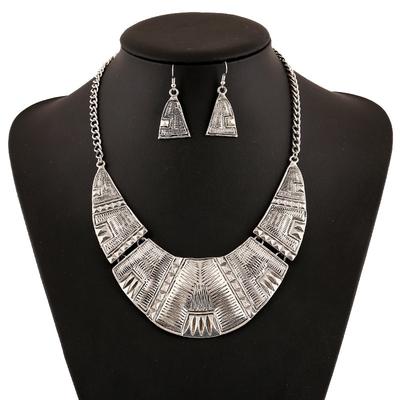 Exaggerated Textured Clavicle Chain