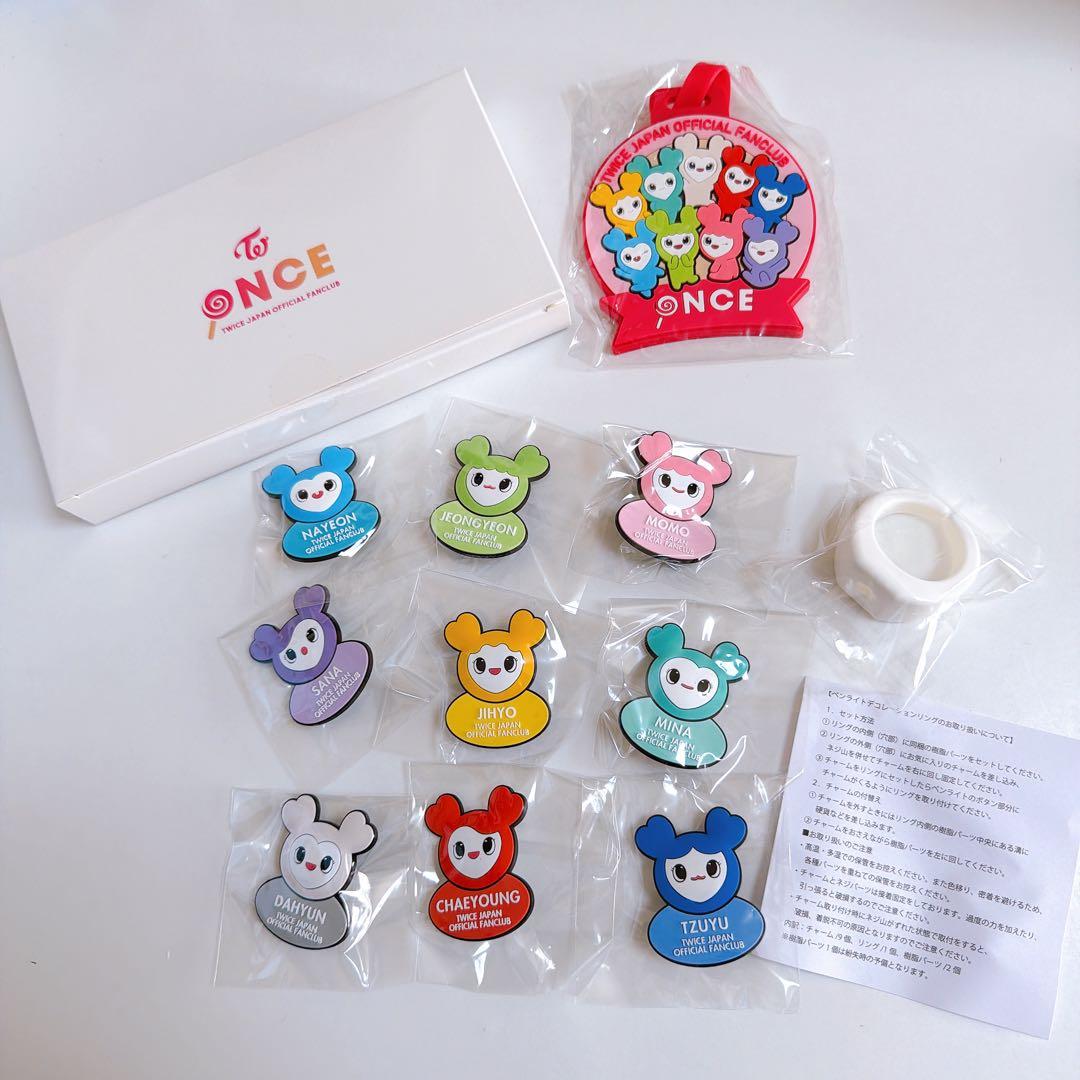 

[USED] TWICE fan club renewal bonus: light stick decoration holder (shipped without box)