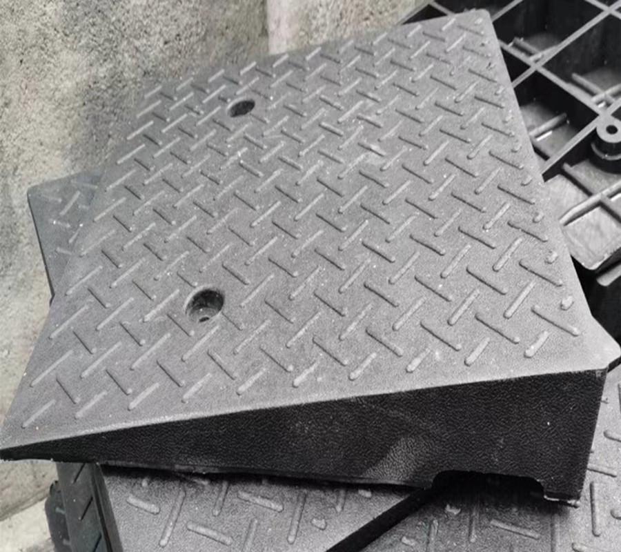 Curb and Threshold Ramp Mat - Rubber Slope for Home or Car Use