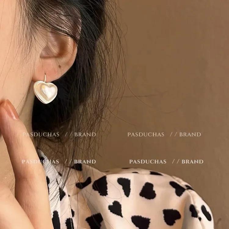 

Retro Black Enamel Love Heart Hoop Earrings for Women Personality Baroque Pearl Drop Dangle Earring Jewelry Accessories Gift білий