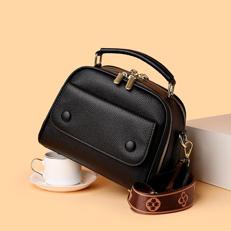Fashion women's bags, large-capacity new models, free mother women's messenger bags, simple and versatile portable shoulder bags