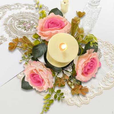 Blumiger Kerzenhalter für die Heimdekoration
