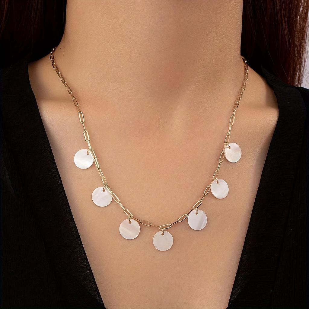 A fashionable golden yellow neck chain, silver gray disc pendant, women's student temperament fashion necklace.