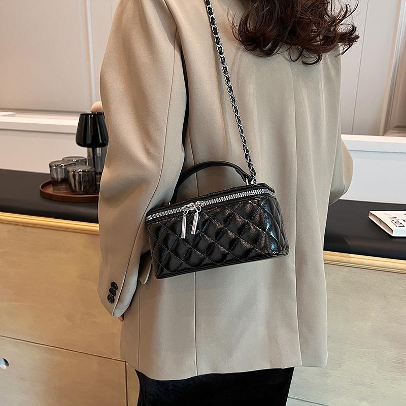 Rhombus Portable Chain Bag 2026 Spring and Summer New Simple Temperament Small Square Bag Single Shoulder Messenger Bag