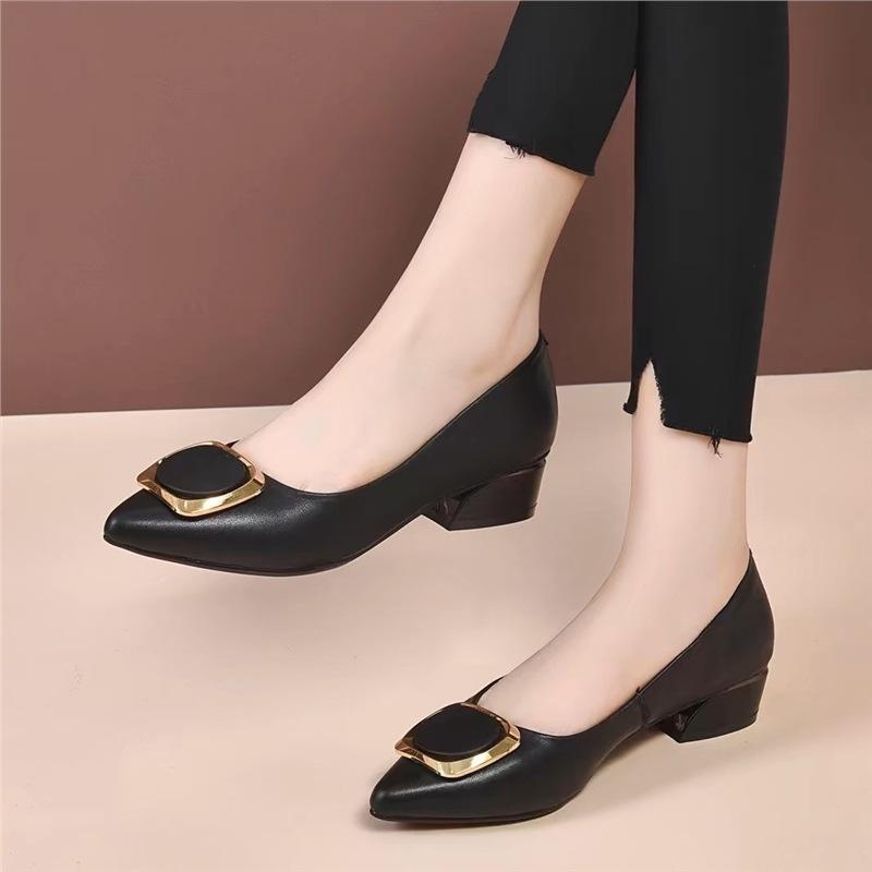 Soft Leather Shallow Mouth Single Shoes Women's Spring and Summer New Patent Leather Non-slip Soft Sole Breathable Mother Work Shoes Women's Small L