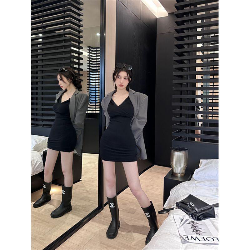 Stylish and sexy Spice Girls V-neck Black Dress Women's Spring New Slim Fit Stacked Skinny Buttocks Short Skirt
