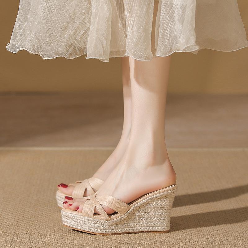 Wedge heel thick-soled fish mouth slippers women's new summer open-toe wear waterproof table high-heeled straw sandals