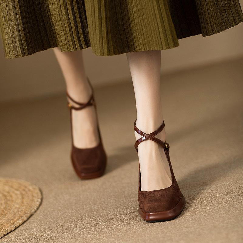 

Черные французские ретро туфли на высоком каблуке женские толстые каблуки свадебные туфли Мэри Джейн 2025 новые с перекрестным ремешком квадратный носок с мелким вырезом одинарные туфли 39 коричневый