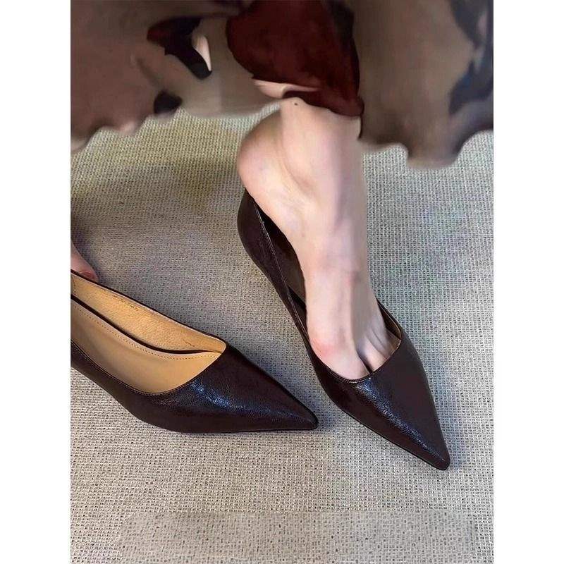 

Версия из коровьей кожи~ черные туфли на высоком каблуке женские каблук-рюмочка 2025 новая французская остроносая средний каблук одинарные туфли профессиональные с мелким вырезом женские туфли 39 чёрный