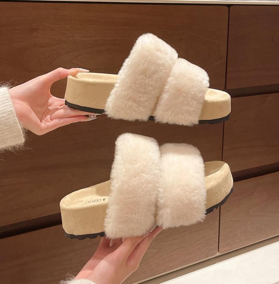 Fashion Women's Thick Bottom Fluffy  Fur Slippers Stylish Simple Elegant Fashion Rubber Slip-On Shoes for Outdoor Wear Open toe Sandal