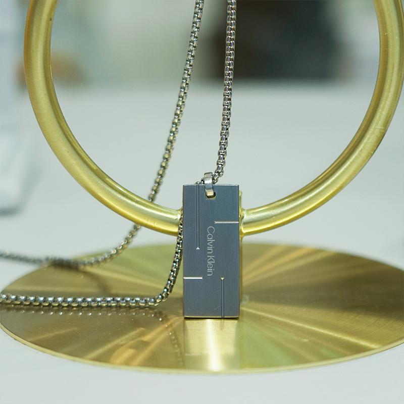 Calvin Klein Retro Small Square Adjustable Stainless Steel Necklace Men and Women Same Style Couple Model 2743992 35000058-silver One Size Fits All