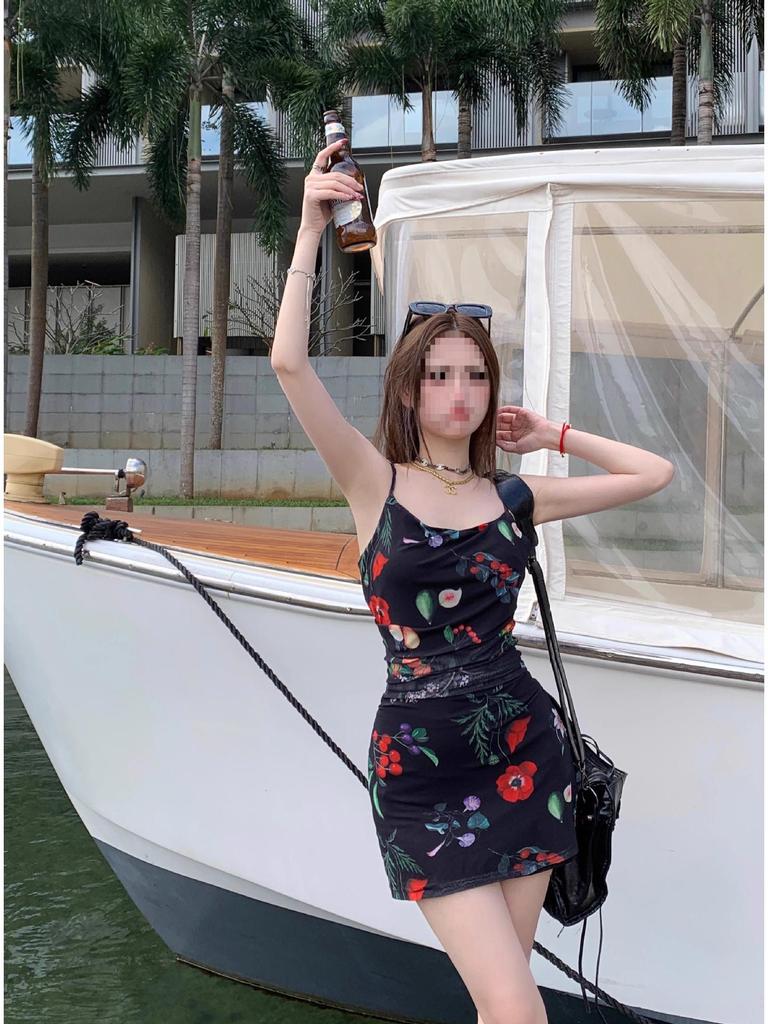 Low-Neck Off-Shoulder Slim-Fit Printed Camisole Dress, Waist-Cinching, Hip-Hugging, Summer Style for Women