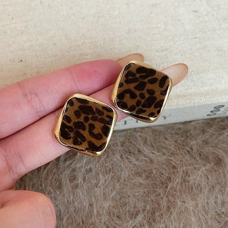 Silver needle autumn and winter retro leopard print geometric square round stud earrings Maillard simple earrings niche high-end earrings
