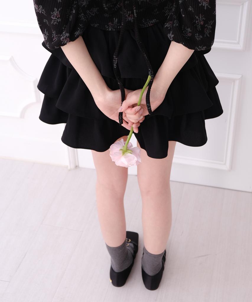 Aissie Volume Tiered Skirt (Black)