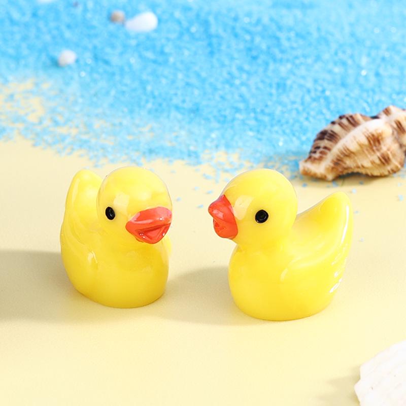 Yellow Duck Resin Figurine for Micro Landscape Decoration