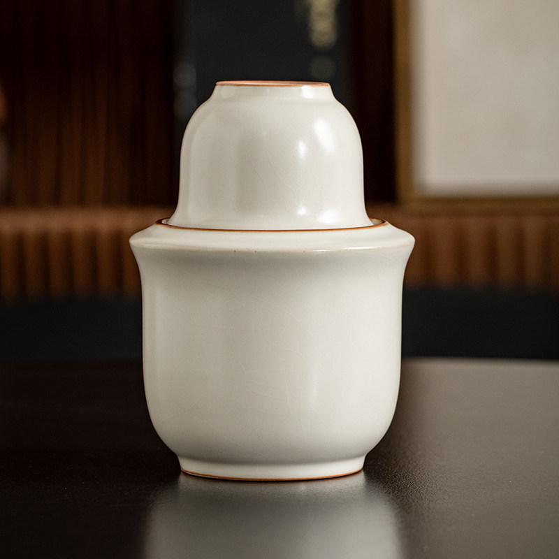 Chinese Antique-Style 2.5 Liang Ceramic Sake Pot and Warmer Set