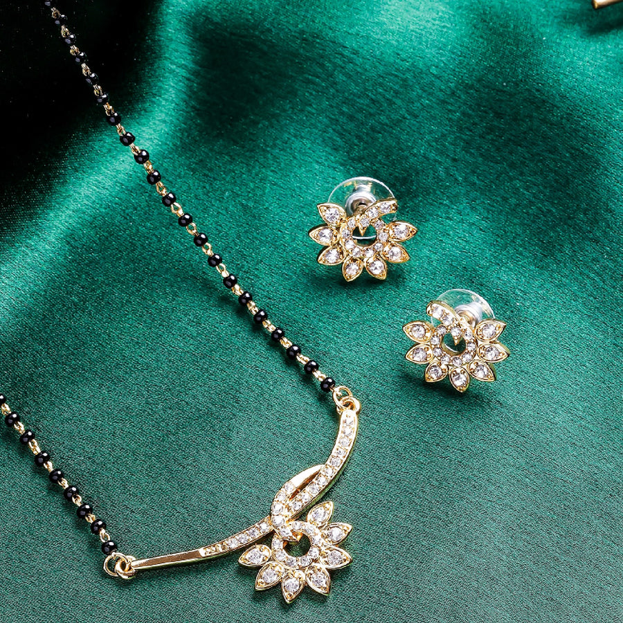 Set de colier Mangalsutra de damă placat cu aur cu floare luminoasă și cristale austriece