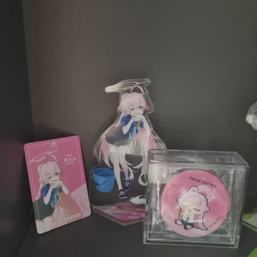 

Blue Archive Idiya Hoshino Full Set Acrylic, Badge, Photo Card