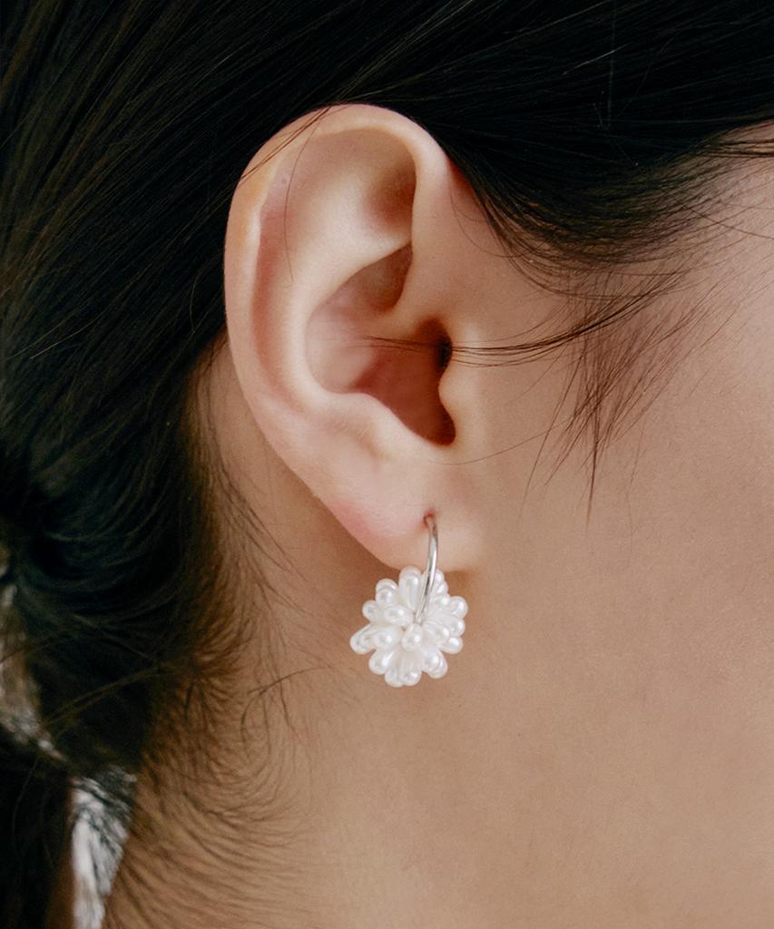 Has Hsu023 Floral Pearl Earrings