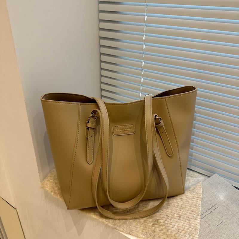 

Сумка большой вместимости женская осенне-зимняя универсальная 2025 новая простая наплечная сумка для студентов, сумка для занятий, сумка-тоут для поездок на работу хаки