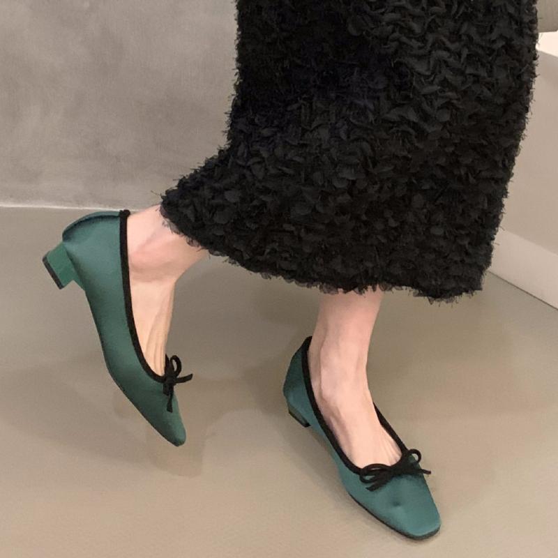 Scarpe Piatte da Donna Rotonde in Raso con Fiocco Design Vintage di Marca Tacco Aperto Dolci per Festa Moda Tacco Quadrato Mocassini da Donna