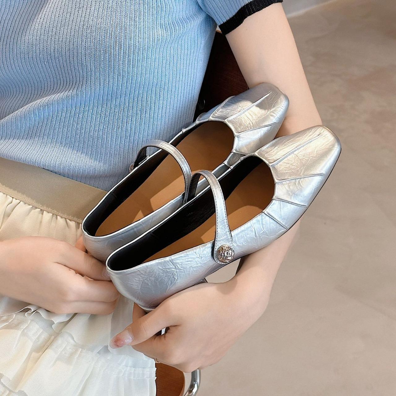 

Интернет-знаменитость квадратный носок низкий каблук Мэри Джейн маленькие кожаные туфли женские 2025 новая летняя плоская подошва зарубежный стиль универсальные туфли с ремешком 40 серебряный