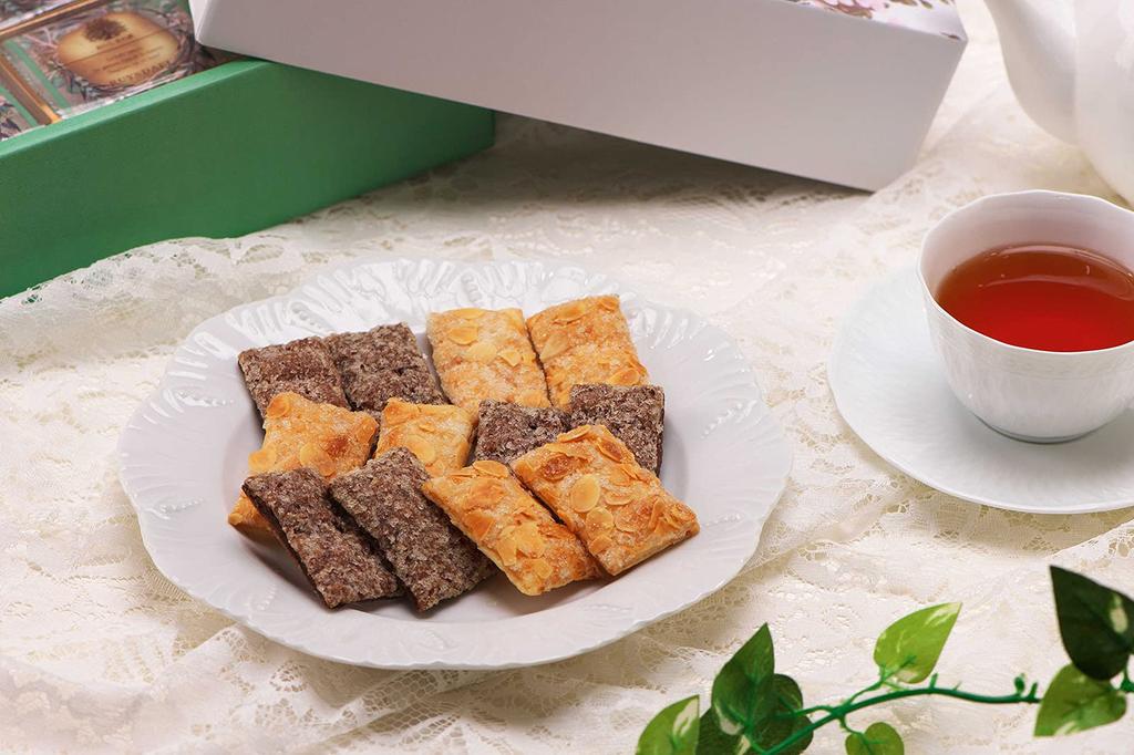 Forest of Deliciousness RUYSDAEL Gift Sweets Sweets Forest of Deliciousness Gift Leaf Petit Chocolat Leaf X 24 Petit Leaf X 22 Pieces [Petit