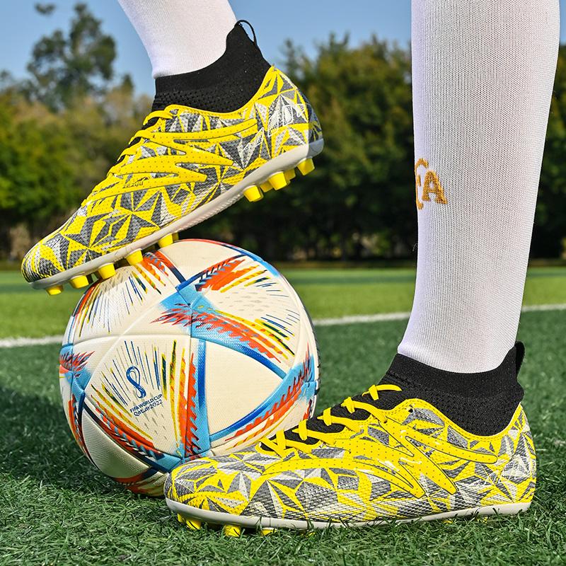 Men Soccer Shoes Kids Football Boots Women Professional Soccer Cleats Antiskid Chaussure Football TF/FG Outdoor Football Shoes