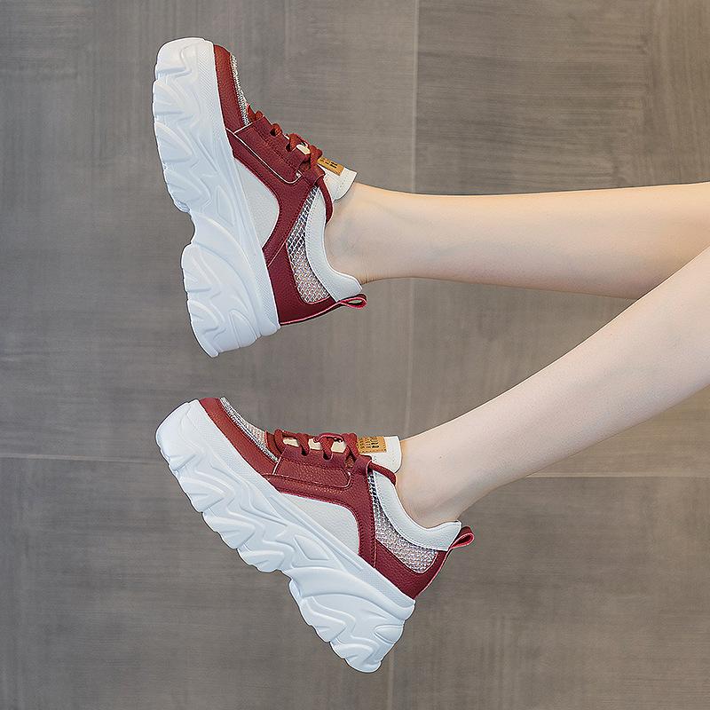 Summer Douyin popular women's shoes 2025 new mesh breathable casual shoes women's inner height increase thick sole dad shoes low top