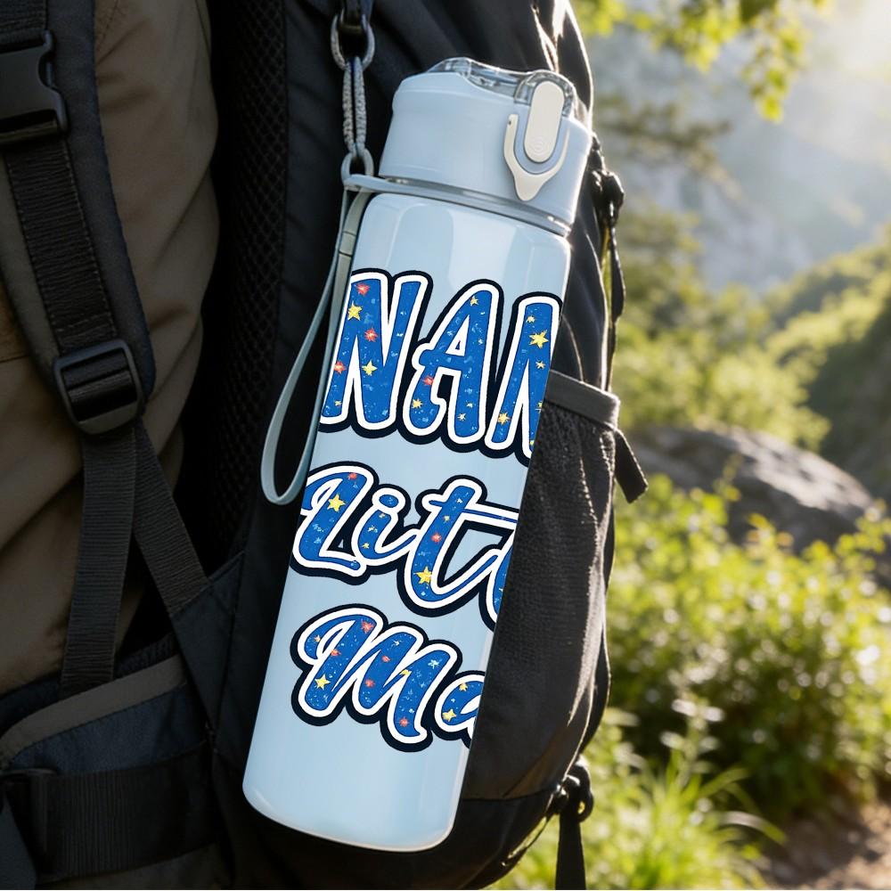 1PC Nana Little Man Slogan Print 750ml Color Plastic Sports Water Bottle Leakproof Flip Straw Lid Suitable for Sports Office Home Use