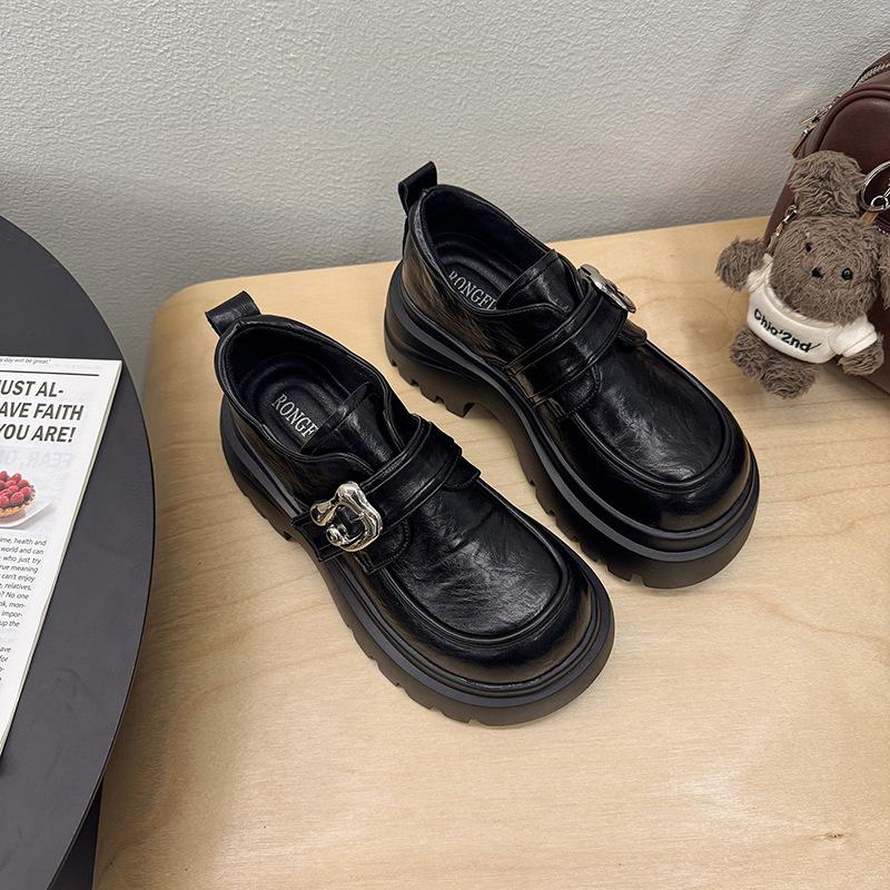 

Korean version of platform soft leather loafers for women s spring and summer 2025 new versatile small height increase with skirt small leather shoes 35