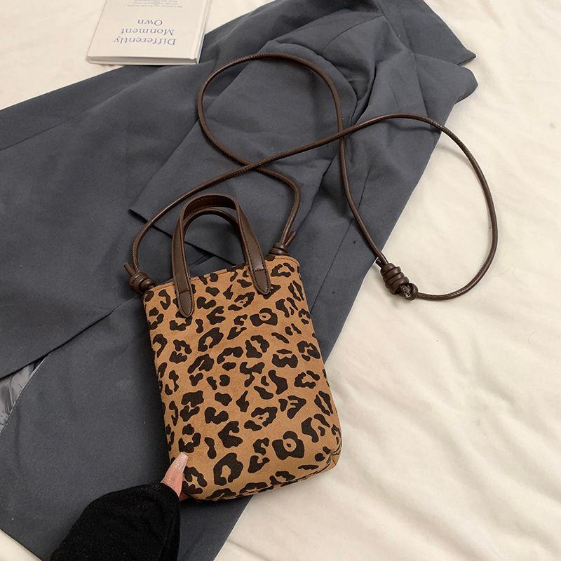 

Женская замшевая сумка на осень и зиму, сумка с леопардовым принтом Leopard Brown without pendant