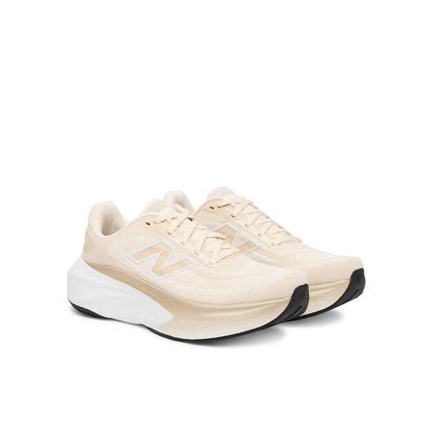 Беговые кроссовки New Balance More V6