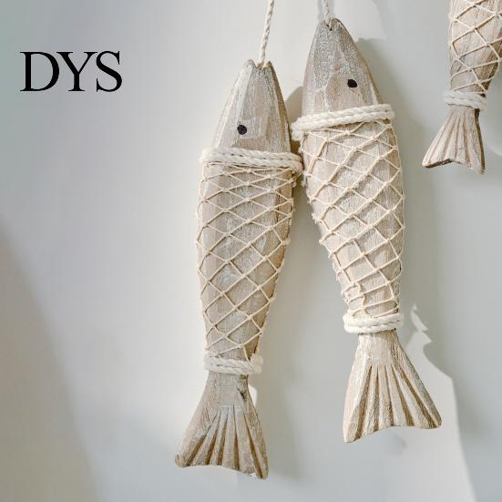 Seaside Wall Hanging Rustic Nautical Wooden Fish Decor, Coastal Beach Style Home Decor Ornament with Fishing Net for Lake House, Bedroom, Bathroom