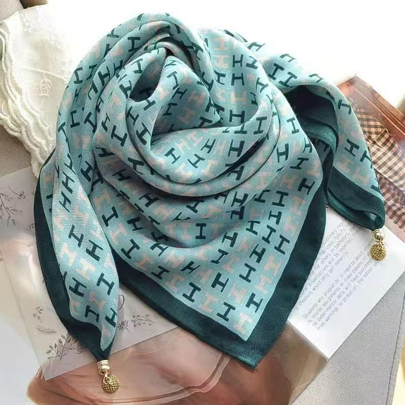 65.65 Magnetic Buckle Silk Scarf Women'S Square Scarf Winter Lazy Pendant Scarf Scarf Neck Decoration Fashionable And Versatile