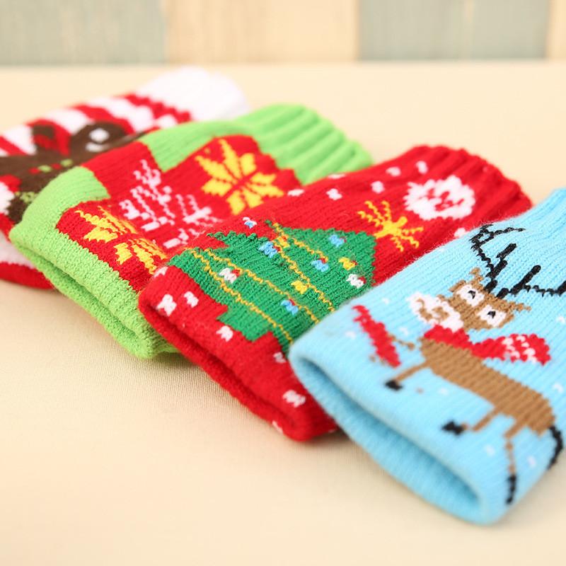 Conjunto de Capas de Garrafa de Cerveja Premium Tricotadas de Natal Incluindo Padrões Festivos de Flocos de Neve, Renas e Homens de Gengibre