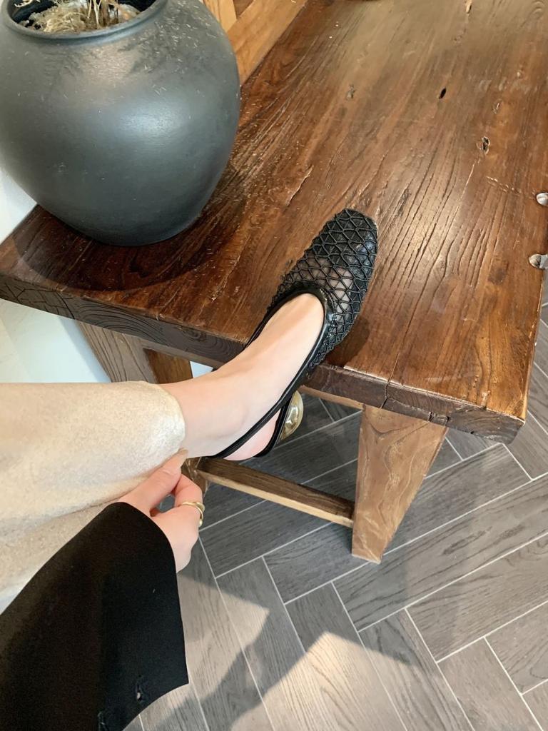 New Niche Design Square-toed Woven Flip-top Sandals for Women, Fashionable and Elegant, Coarse-heeled Mesh Hollowed-out Sandals
