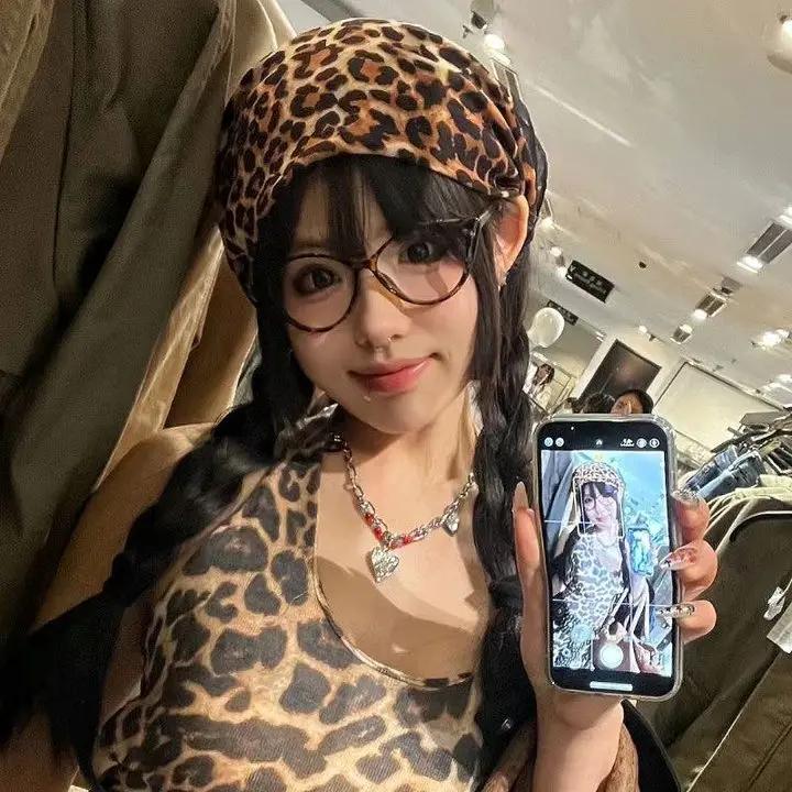 

Женские платки на голову с леопардовым принтом, женская ретро Y2K хип-хоп квадратная повязка на голову, стиль острой девушки, уличный танец, платок на голову, модные аксессуары 54 x 54cm