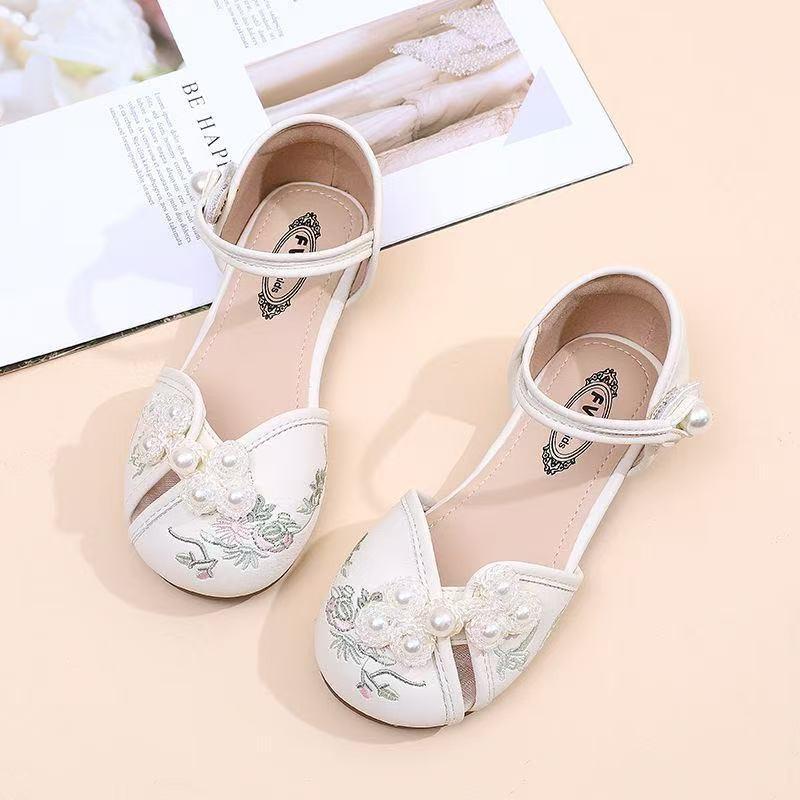Girls Traditional Chinese Style Embroidered Sandals Hanfu Or Ma Mian Skirt Wear Round Toe Slip-On With US 9 грязно-белый