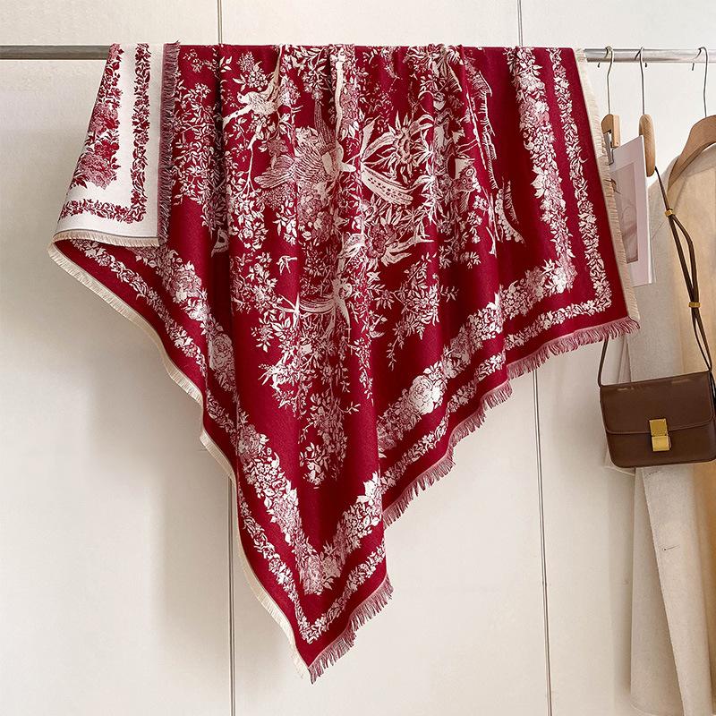 

Ретро Европейская Цветочная Серия Женский Теплый Шарф из Имитации Кашемира Модный и Элегантный Большой Квадратный Платок 130-130cm красный