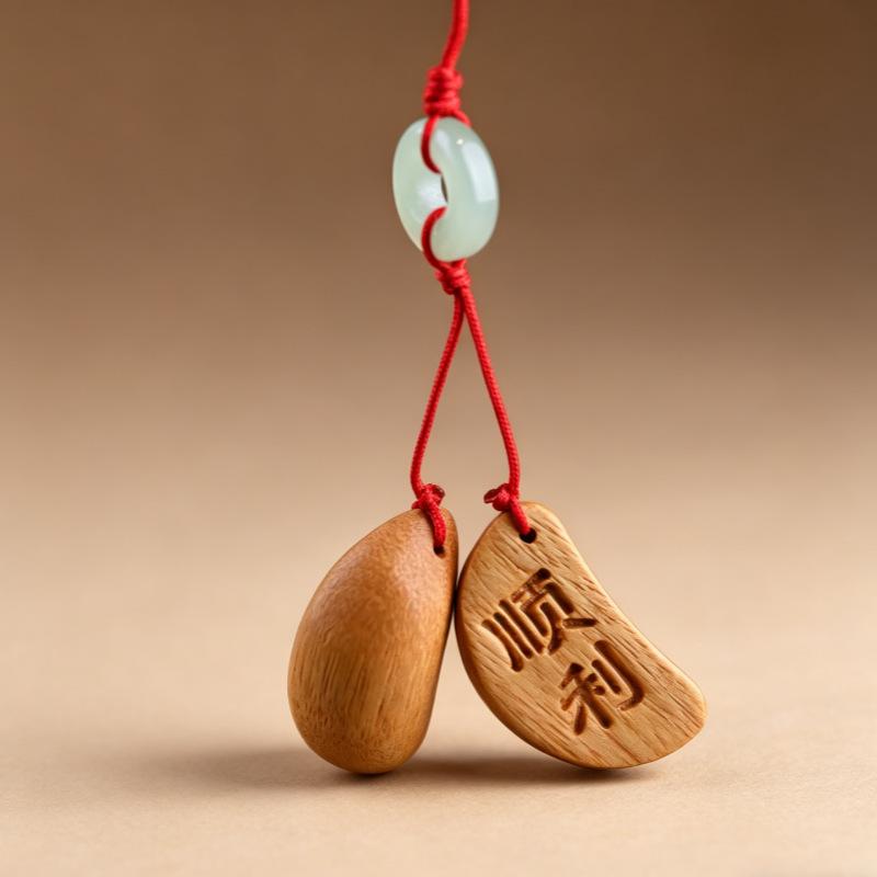 Top Mother's Day & Children's Day Wooden Keychain Gift: 'Good Things Happen' Souvenir
