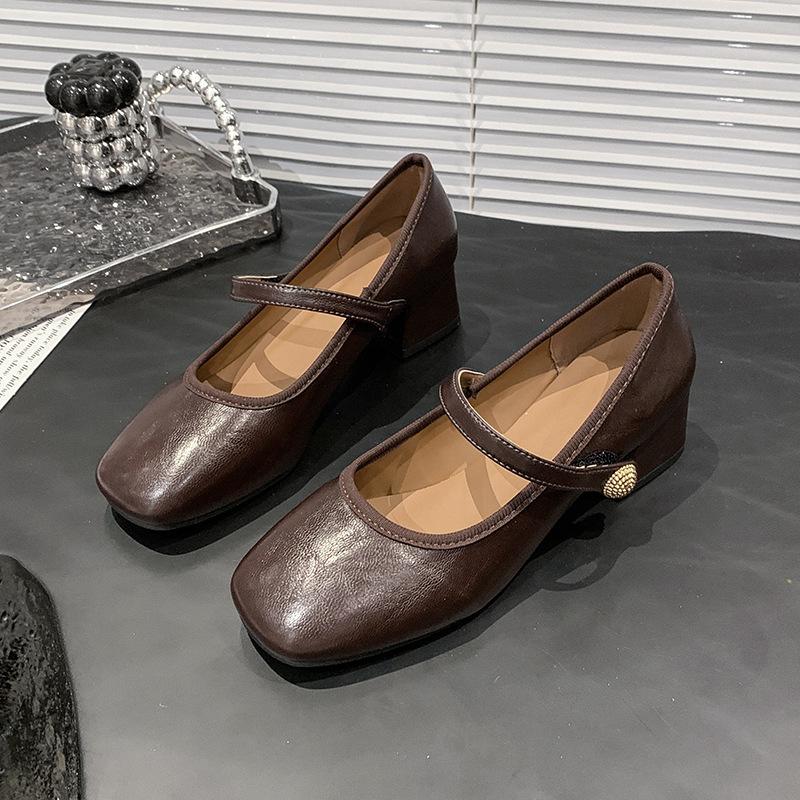 Retro style thick heel Mary Jane shoes women's 2025 new one-word buckle shallow mouth single shoes small leather shoes niche temperament advanced