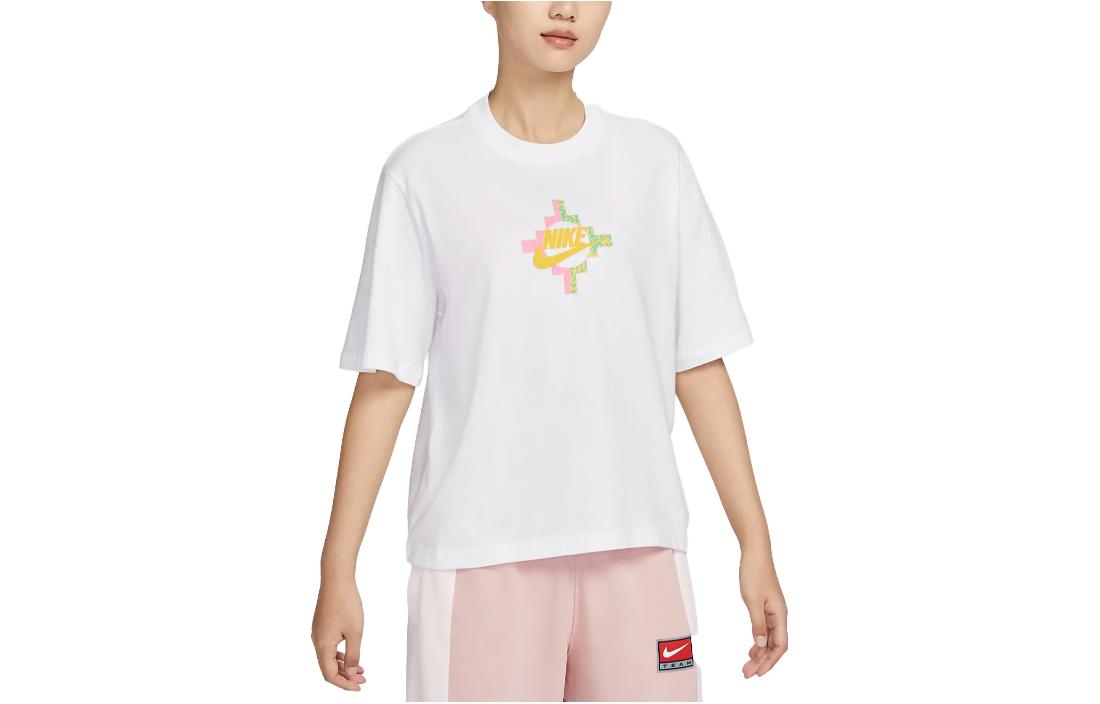 

Nike T Shirts Women s White Crew Neck Moderate Straight Fit FB8210-100 M